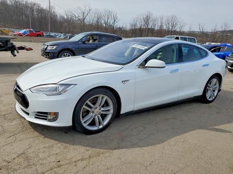 2015 Tesla Model S, VIN 5YJSA1E22FF104814. Фото 1 з 6 з аукціону Copart. Каталог авто зі США OpenDataCar.