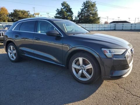 2019 Audi e-tron, VIN WA1VABGE7KB021655. Фото 4 з 6 з аукціону Copart. Каталог авто зі США OpenDataCar.