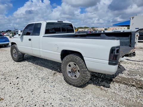 1998 Dodge Ram 2500, VIN 1B7KC2362WJ196327. Фото 2 из 6 с аукциона Copart. Каталог авто из США OpenDataCar.