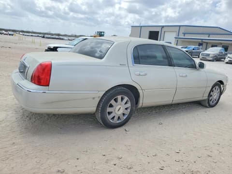 2007 Lincoln Town Car, VIN 1LNHM81W07Y637888. Фото 3 з 6 з аукціону Copart. Каталог авто зі США OpenDataCar.