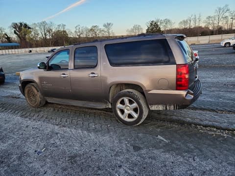 2013 Chevrolet Suburban, VIN 1GNSCJE06DR155840. Фото 2 з 6 з аукціону Copart. Каталог авто зі США OpenDataCar.