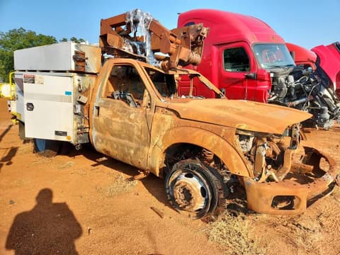 2016 Ford F-550 Super Duty, VIN 1FDUF5HT4GEC89243. Zdjęcie 4 z 6 z aukcji Copart. Katalog aut z USA OpenDataCar.