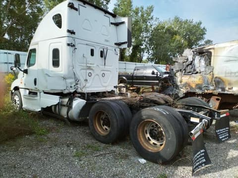 2017 Freightliner Cascadia 125, VIN 3AKJGLDRXHSJA2452. Фото 3 з 6 з аукціону Copart. Каталог авто зі США OpenDataCar.