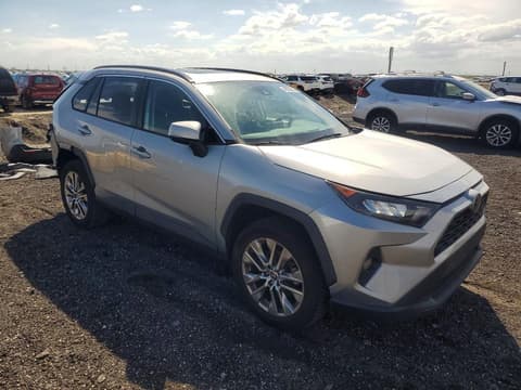 2021 Toyota RAV4, VIN 2T3C1RFV2MW158231. Фото 4 з 6 з аукціону Copart. Каталог авто зі США OpenDataCar.