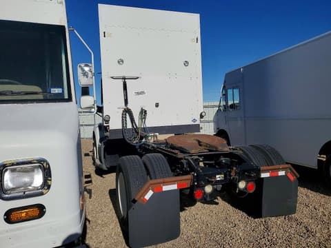 2017 Peterbilt tractor , VIN 1NPBAH8XXHD421470. Фото 3 из 6 с аукциона Copart. Каталог авто из США OpenDataCar.