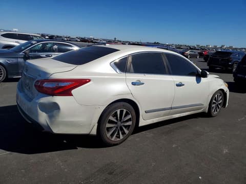 2017 Nissan Altima, VIN 1N4AL3AP6HC127764. Zdjęcie 3 z 6 z aukcji Copart. Katalog aut z USA OpenDataCar.