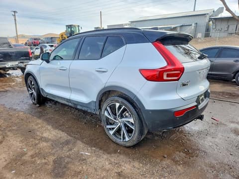 2021 Volvo XC40, VIN YV4162UM2M2460389. Фото 2 з 6 з аукціону Copart. Каталог авто зі США OpenDataCar.