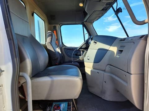 2016 Freightliner Cascadia 125, VIN 1FUBGEDV6GLHC5674. Фото 5 з 6 з аукціону Copart. Каталог авто зі США OpenDataCar.