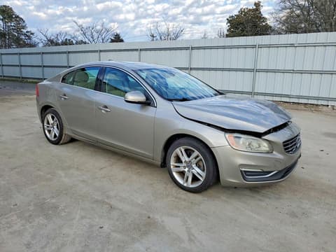 2015 Volvo S60, VIN YV140MFK8F1352578. Фото 4 з 6 з аукціону Copart. Каталог авто зі США OpenDataCar.