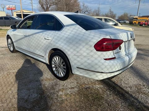 2016 Volkswagen Passat, VIN 1VWBT7A39GC011750. Фото 3 з 6 з аукціону Copart. Каталог авто зі США OpenDataCar.