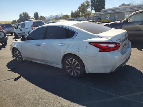 2017 Nissan Altima, VIN 1N4AL3AP6HC127764. Zdjęcie 2 z 6 z aukcji Copart. Katalog aut z USA OpenDataCar.