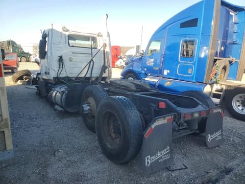 2018 Volvo VN, VIN 4V4NC9EG5JN992913. Фото 3 з 6 з аукціону Copart. Каталог авто зі США OpenDataCar.