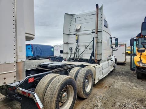 2017 Volvo VNL, VIN 4V4NC9EH4HN971635. Zdjęcie 4 z 6 z aukcji Copart. Katalog aut z USA OpenDataCar.