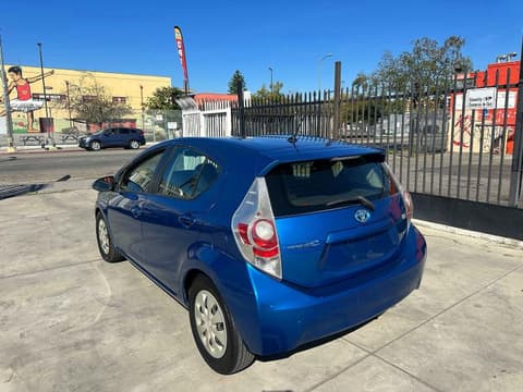 2014 Toyota Prius C, VIN JTDKDTB39E1561112. Фото 3 з 6 з аукціону Copart. Каталог авто зі США OpenDataCar.