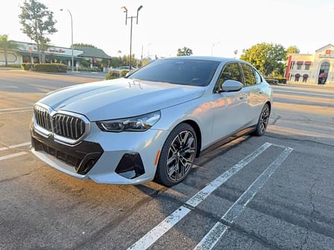 2026 Bmw 5 Series, VIN WBA43FJ01TCW06787. Фото 2 з 6 з аукціону Copart. Каталог авто зі США OpenDataCar.