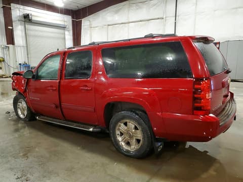 2014 Chevrolet Suburban, VIN 1GNSKJE78ER172480. Фото 2 з 6 з аукціону Copart. Каталог авто зі США OpenDataCar.