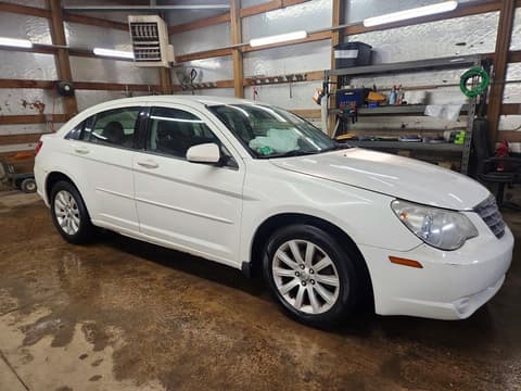 2010 Chrysler Sebring, VIN 1C3CC5FB0AN147373. Фото 4 з 6 з аукціону Copart. Каталог авто зі США OpenDataCar.
