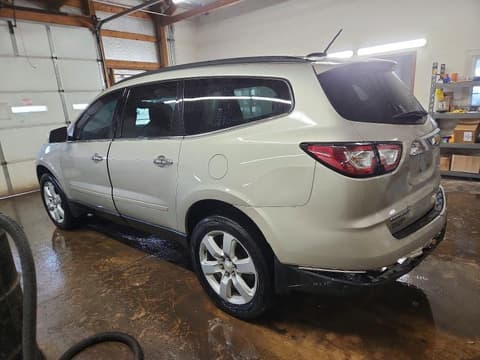 2017 Chevrolet Traverse, VIN 1GNKRGKD9HJ189591. Zdjęcie 2 z 6 z aukcji Copart. Katalog aut z USA OpenDataCar.
