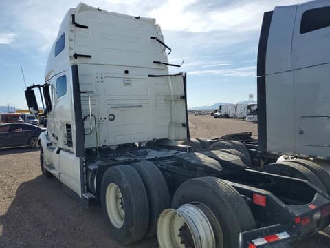 2023 Volvo VN, VIN 4V4NC9EH6PN334891. Фото 3 з 6 з аукціону Copart. Каталог авто зі США OpenDataCar.