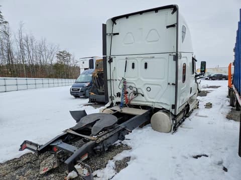 2022 Freightliner Cascadia 126, VIN 3AKBHHDV5NSNS1028. Photo 4 of 6 from Copart auction. OpenDataCar US salvage catalog.