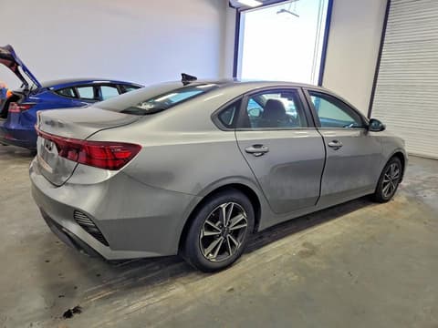 2023 Kia Forte, VIN 3KPF24AD8PE611313. Фото 3 з 6 з аукціону Copart. Каталог авто зі США OpenDataCar.