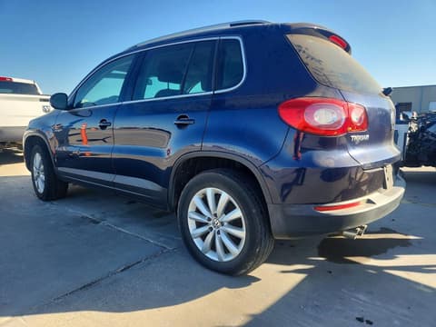 2011 Volkswagen Tiguan, VIN WVGAV7AX9BW506979. Фото 2 з 6 з аукціону Copart. Каталог авто зі США OpenDataCar.