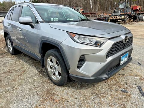 2020 Toyota RAV4, VIN 2T3P1RFV7LC135741. Фото 1 з 6 з аукціону Copart. Каталог авто зі США OpenDataCar.
