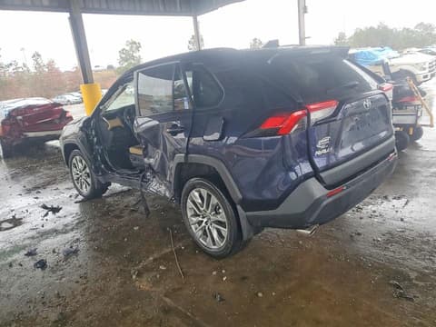 2022 Toyota RAV4, VIN 2T3C1RFV4NW227759. Фото 2 з 6 з аукціону Copart. Каталог авто зі США OpenDataCar.