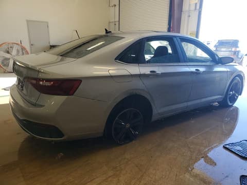 2024 Volkswagen Jetta, VIN 3VW7M7BU0RM051274. Фото 3 з 6 з аукціону Copart. Каталог авто зі США OpenDataCar.