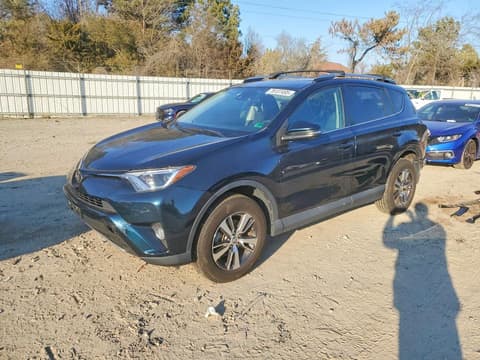 2018 Toyota RAV4, VIN 2T3RFREV7JW742939. Фото 1 з 6 з аукціону Copart. Каталог авто зі США OpenDataCar.