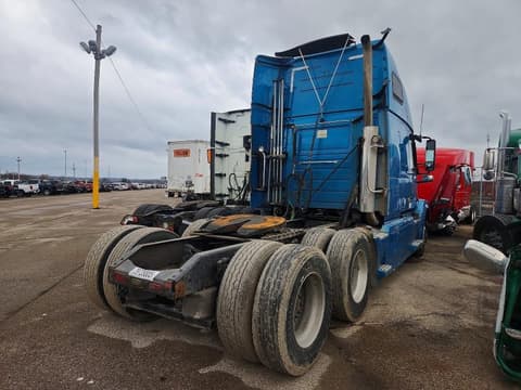 2015 Volvo VNL, VIN 4V4NC9EH7FN936228. Фото 4 з 6 з аукціону Copart. Каталог авто зі США OpenDataCar.