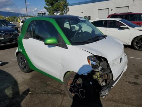 2017 Smart Fortwo, VIN WMEFJ9BA4HK229736. Фото 4 з 6 з аукціону Copart. Каталог авто зі США OpenDataCar.