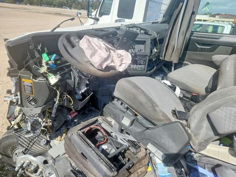 2021 Volvo VNL, VIN 4V4NC9EH1MN273185. Photo 5 of 6 from Copart auction. OpenDataCar US salvage catalog.