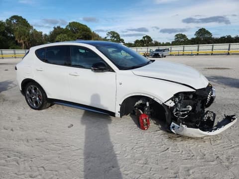 2024 Alfa romeo Tonale, VIN ZASPATCW9R3040249. Фото 4 з 6 з аукціону Copart. Каталог авто зі США OpenDataCar.