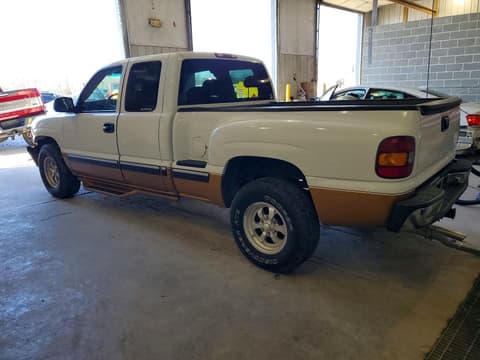 2000 Chevrolet Silverado, VIN 2GCEK19T5Y1349836. Фото 2 з 6 з аукціону Copart. Каталог авто зі США OpenDataCar.