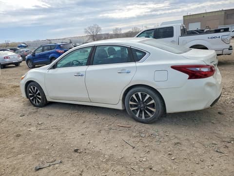 2018 Nissan Altima, VIN 1N4AL3AP4JC118938. Фото 2 з 6 з аукціону Copart. Каталог авто зі США OpenDataCar.