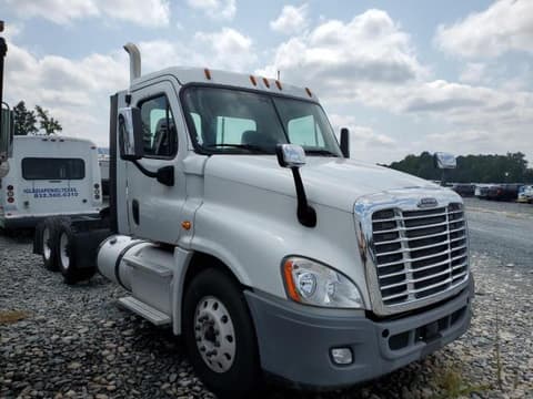2016 Freightliner Cascadia, VIN 1FUGGEDV2GLHB3950. Фото 1 з 6 з аукціону Copart. Каталог авто зі США OpenDataCar.