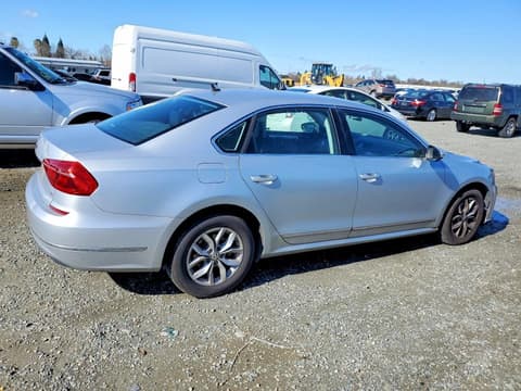 2016 Volkswagen Passat, VIN 1VWAT7A31GC061621. Фото 3 з 6 з аукціону Copart. Каталог авто зі США OpenDataCar.