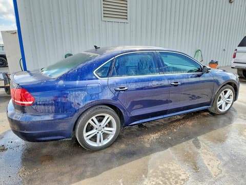 2015 Volkswagen Passat, VIN 1VWBV7A32FC057347. Фото 3 з 6 з аукціону Copart. Каталог авто зі США OpenDataCar.