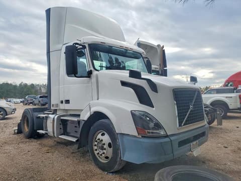 2018 Volvo VNL, VIN 4V4N39TG7JN892556. Фото 1 з 6 з аукціону Copart. Каталог авто зі США OpenDataCar.