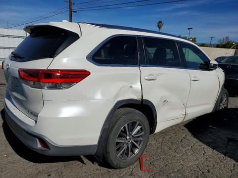 2018 Toyota Highlander, VIN 5TDJZRFH5JS543595. Zdjęcie 3 z 6 z aukcji Copart. Katalog aut z USA OpenDataCar.