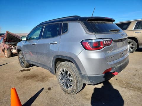 2019 Jeep Compass, VIN 3C4NJDDB5KT627904. Фото 2 з 6 з аукціону Copart. Каталог авто зі США OpenDataCar.