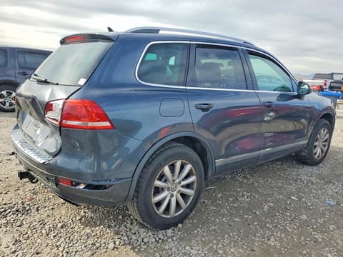 2011 Volkswagen Touareg, VIN WVGFF9BP6BD007081. Фото 3 из 6 с аукциона Copart. Каталог авто из США OpenDataCar.