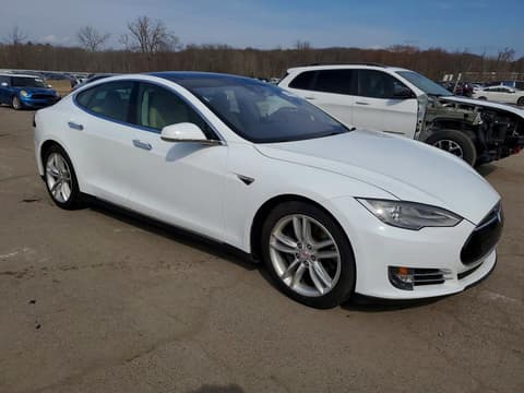 2015 Tesla Model S, VIN 5YJSA1E22FF104814. Фото 4 з 6 з аукціону Copart. Каталог авто зі США OpenDataCar.