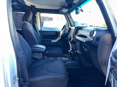 2013 Jeep Wrangler Unlimited, VIN 1C4BJWEG1DL677366. Фото 5 з 6 з аукціону Copart. Каталог авто зі США OpenDataCar.