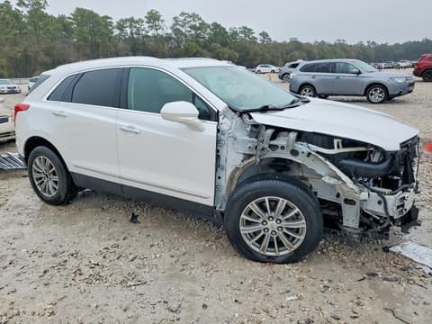 2017 Cadillac XT5, VIN 1GYKNBRS8HZ205917. Photo 4 of 6 from Copart auction. OpenDataCar US salvage catalog.