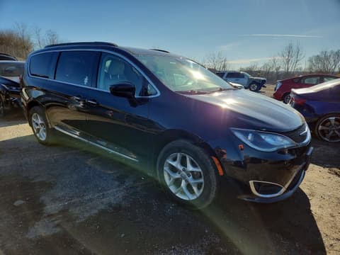 2017 Chrysler Pacifica, VIN 2C4RC1BG5HR725691. Фото 4 з 6 з аукціону Copart. Каталог авто зі США OpenDataCar.