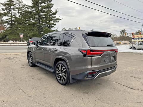 2022 Lexus LX 600, VIN JTJGB7CX0N4003391. Zdjęcie 4 z 6 z aukcji Copart. Katalog aut z USA OpenDataCar.