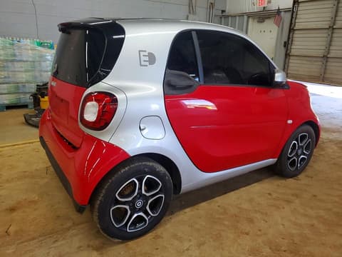 2018 Smart Fortwo, VIN WMEFJ9BA9JK275648. Фото 3 з 6 з аукціону Copart. Каталог авто зі США OpenDataCar.