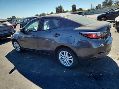 2018 Toyota Yaris, VIN 3MYDLBYVXJY320312. Фото 2 з 6 з аукціону Copart. Каталог авто зі США OpenDataCar.